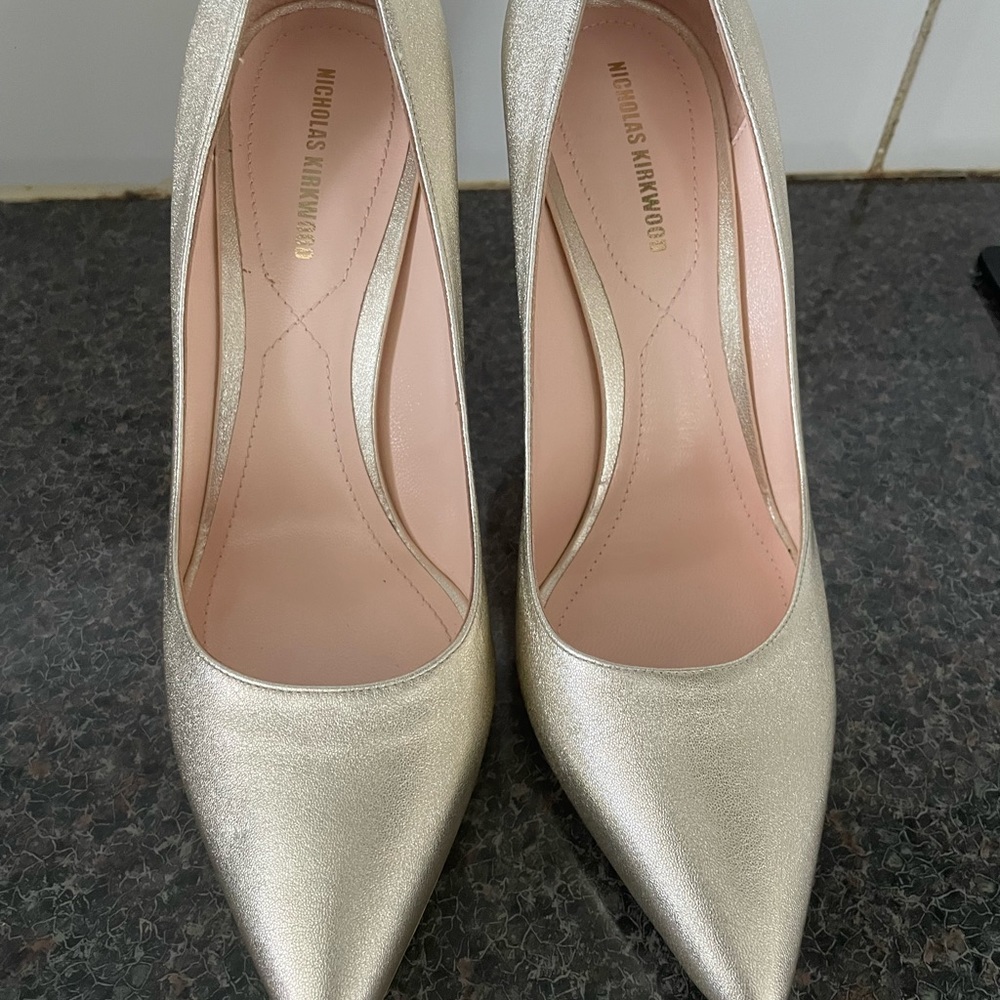 Beautiful pair of new never been used Nicholas Kirkwood heels